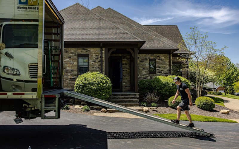 Moving Ahead Services - Cincinnati Movers — Moving service in Cincinnati