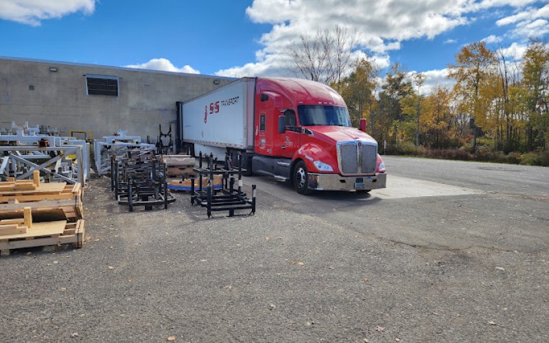 S & S Transport, Inc. — Trucking company in Grand Forks