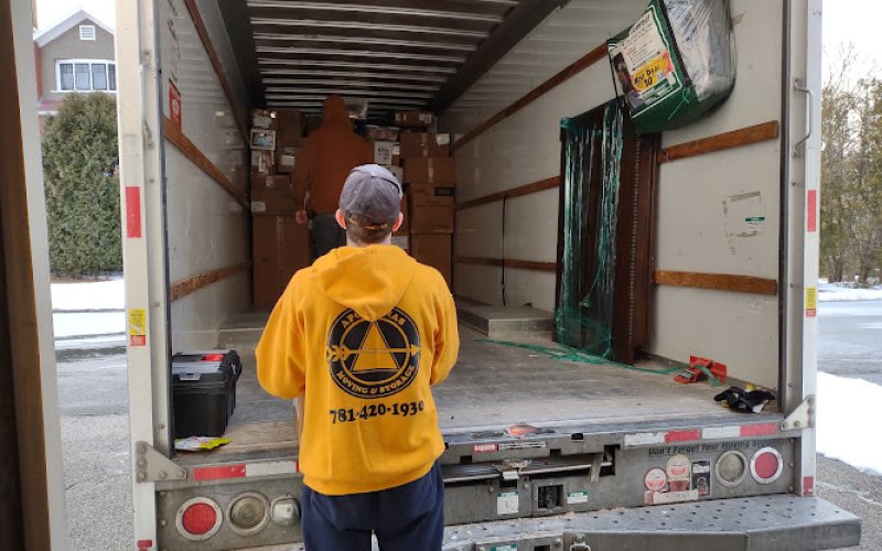 Apollonas moving & junk removal