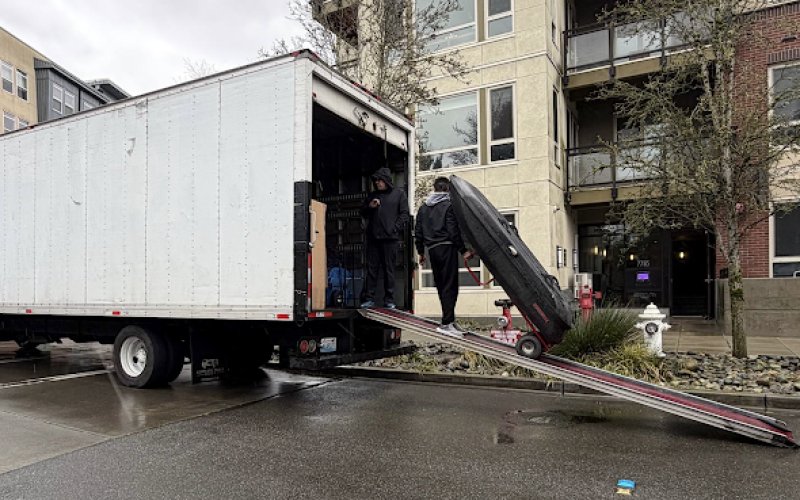 M-Trucks and Movers — Moving service in Seattle