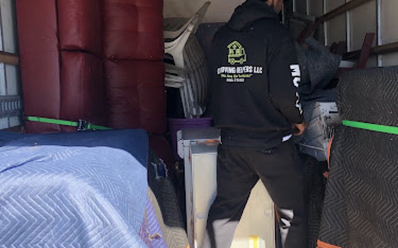 CT MOVING HELPERS LLC